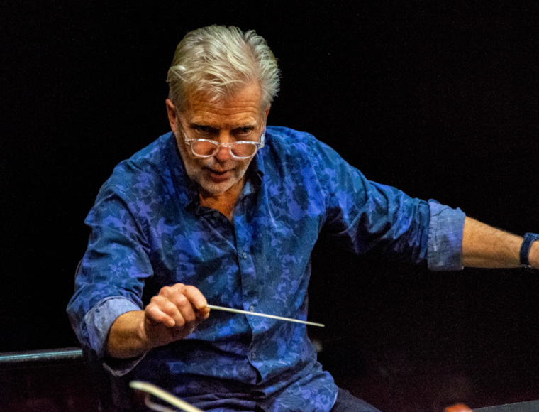 Mika Eichenholz: "Es fantástico trabajar con la Orquesta de Cámara de Chile y recuperar el arte"