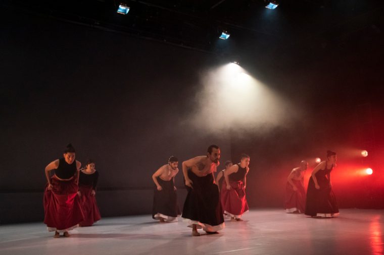 Molfun, territorio de agua y muerte, de la compañía de danza de Ricardo Curaqueo.