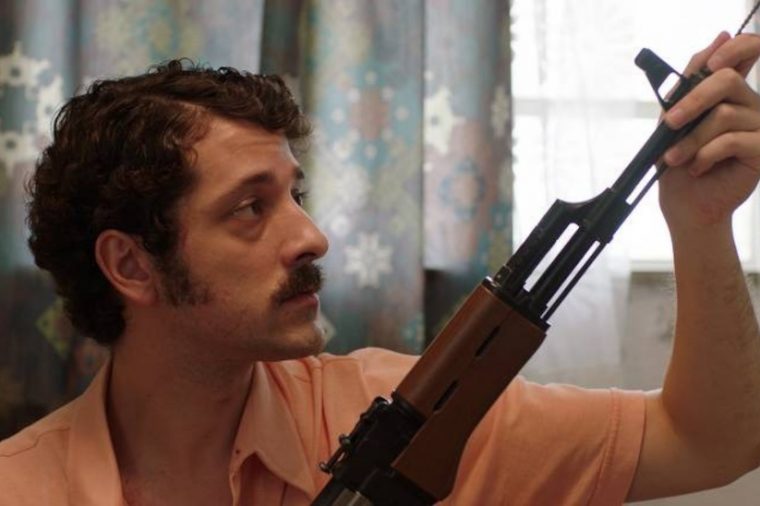 Cordialmente Teus de Aimar Labaki.