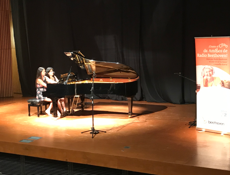 Mahani Teave y Valeria Prado deleitan con concierto de piano a cuatro manos