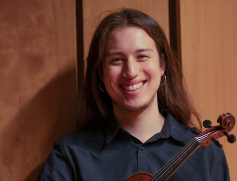 Juan Pablo Castro: el estudiante de violín de la UC que lidera inédita iniciativa para fomentar la música de cámara
