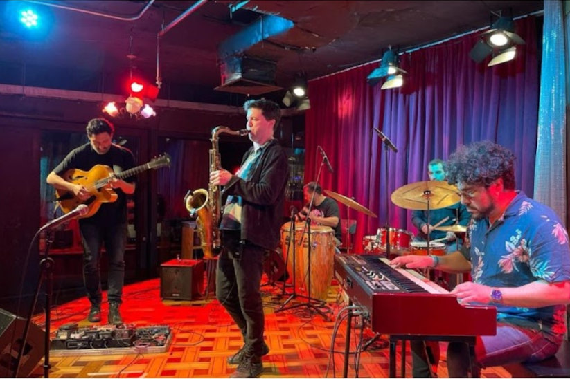 El baterista francés Adrien Benet y el  chileno Vudú Organ Quintet se presentarán a propósito del Día Internacional del Jazz.