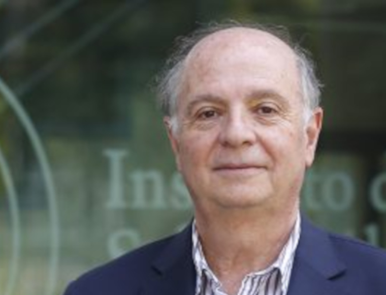 Felipe Karadima Skármeta, director de Extensión Cultural Unab: "La música es lo que más nos ayuda a abrir nuestra mente y corazón, y así sacar lo mejor en Navidad