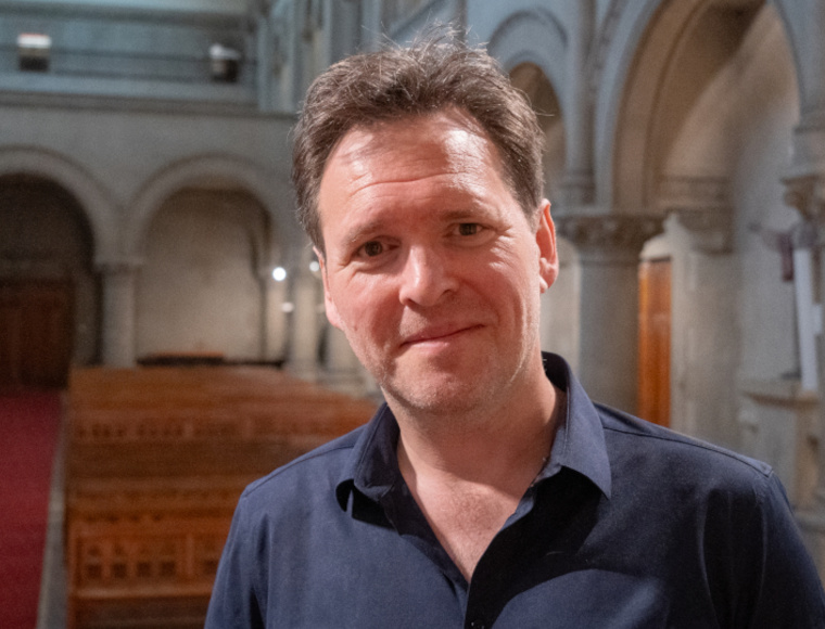 Bart Naessens, el director belga que vino a dirigir los Conciertos de Semana Santa UC  revela por qué La Creación de Haydn es una obra maestra