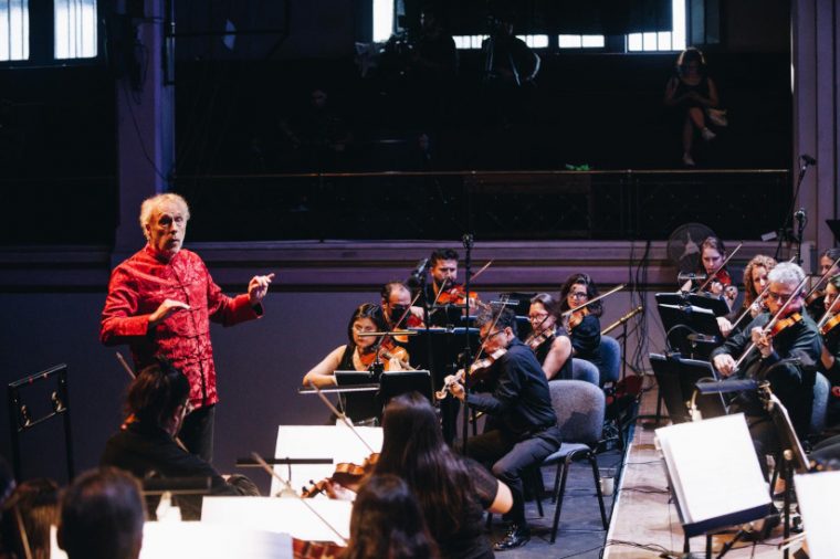 Nicolas Rauss y la Orquesta Usach. Foto: Gary Go.