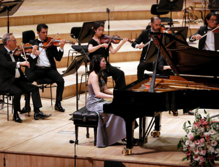 Sólida dirección e inusual madurez de una joven solista: La "Chile" celebra sus 183 años