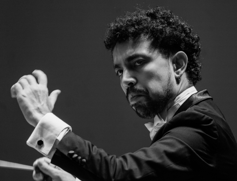 Luis Toro Araya, director de la Sinfónica Universidad de Concepción: "Todos tenemos conciencia de que hacer música cobra mucho más sentido en estas circunstancias"